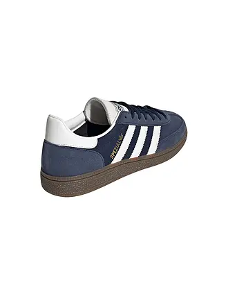 ADIDAS ORIGINALS | Nombre del producto: Zapatilla HANDBALL SPEZIAL
Marca: ADIDAS ORIGINALS
Color: azul oscuro
Categorías: Moda, Hombre

Material: Sintético, Textil, Mezcla, Cuero
Estampado: Logotipo
Estilo: , Moda joven
Altura del tacón: Tacón plano | dunkelblau